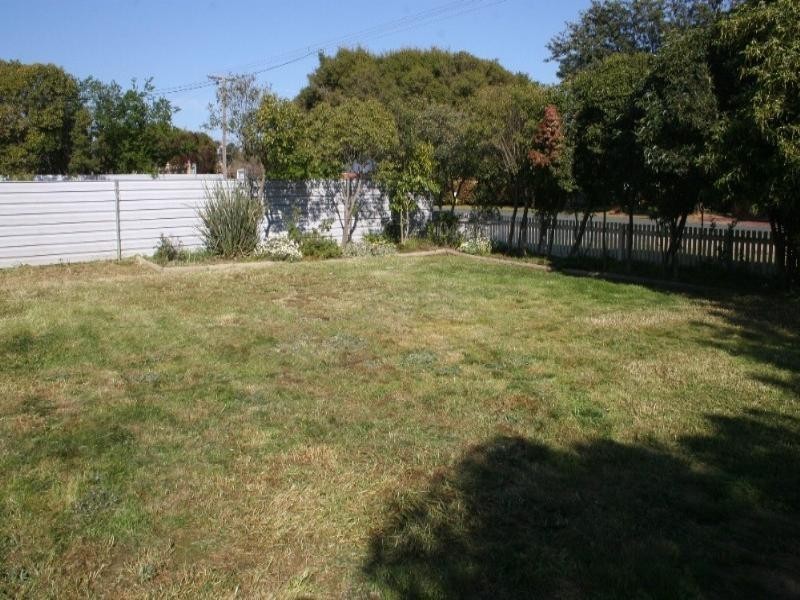 11 Mackay Street, Rochester VIC 3561