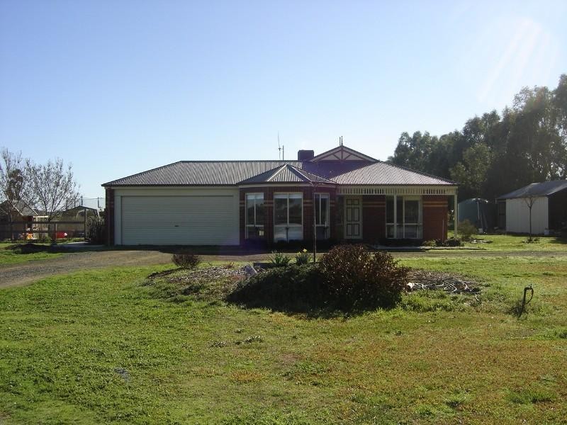 300 Dingee Road, Rochester VIC 3561