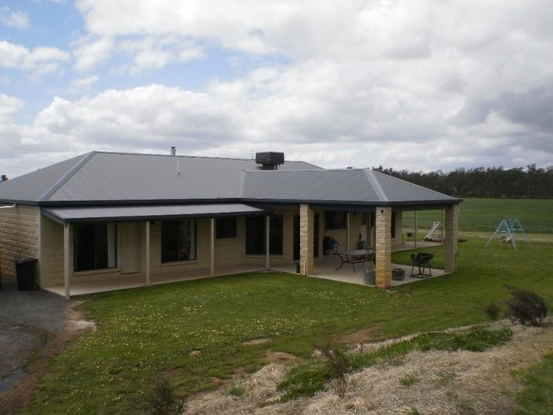63 Basin Road, St Arnaud VIC 3478