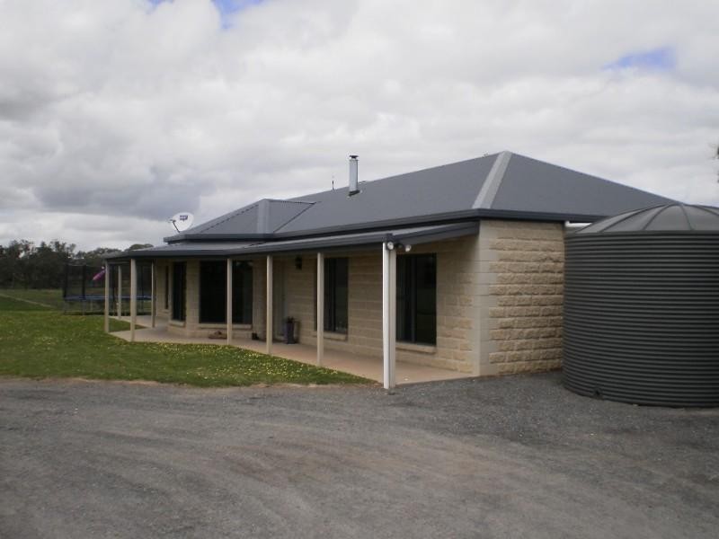 63 Basin Road, St Arnaud VIC 3478