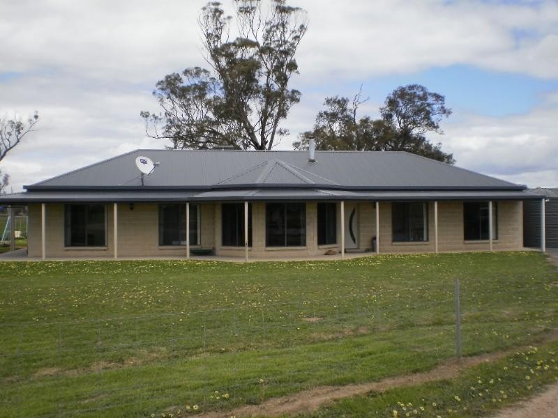 63 Basin Road, St Arnaud VIC 3478