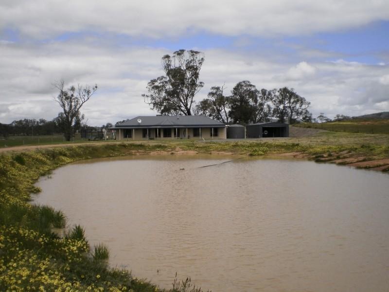 63 Basin Road, St Arnaud VIC 3478