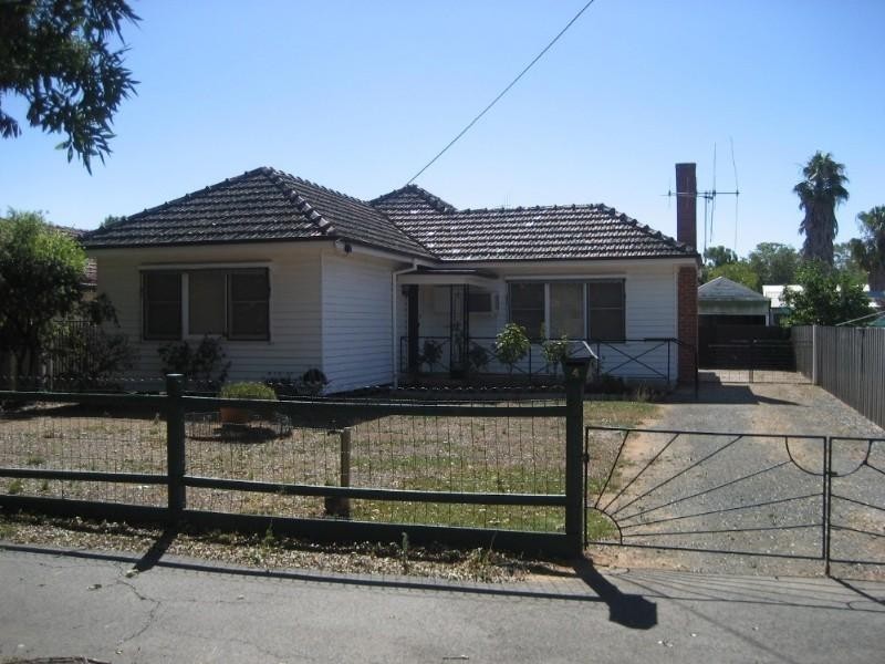 4 Campaspe Street, Rochester VIC 3561