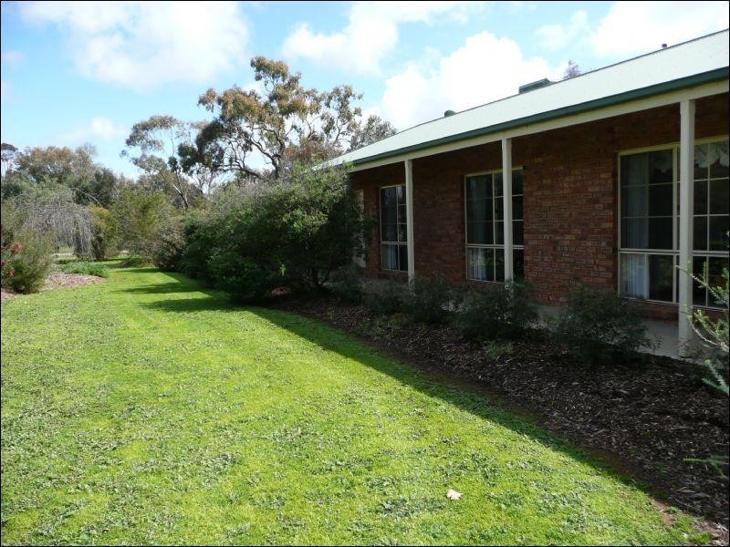 70 Pascoe Street, Rochester VIC 3561