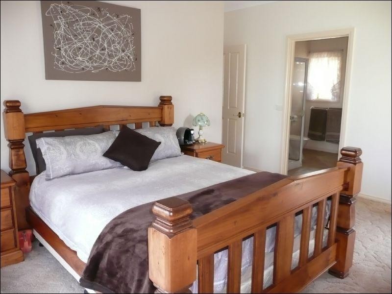 70 Pascoe Street, Rochester VIC 3561