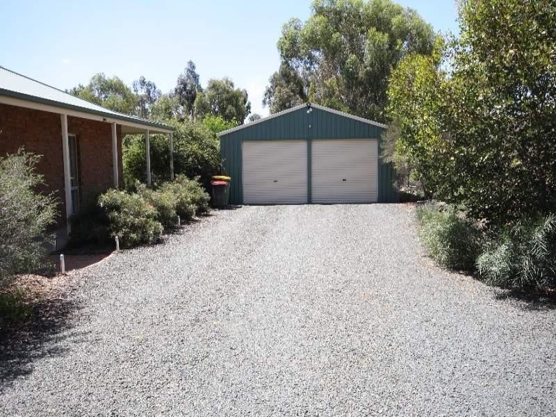 70 Pascoe Street, Rochester VIC 3561