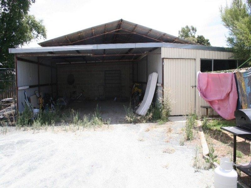 64 Baynes Street, Rochester VIC 3561