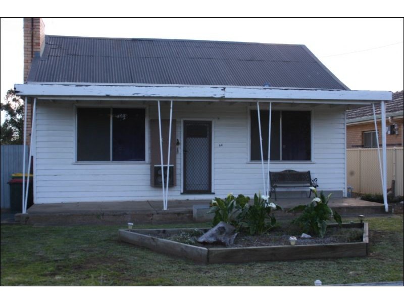 64 Baynes Street, Rochester VIC 3561