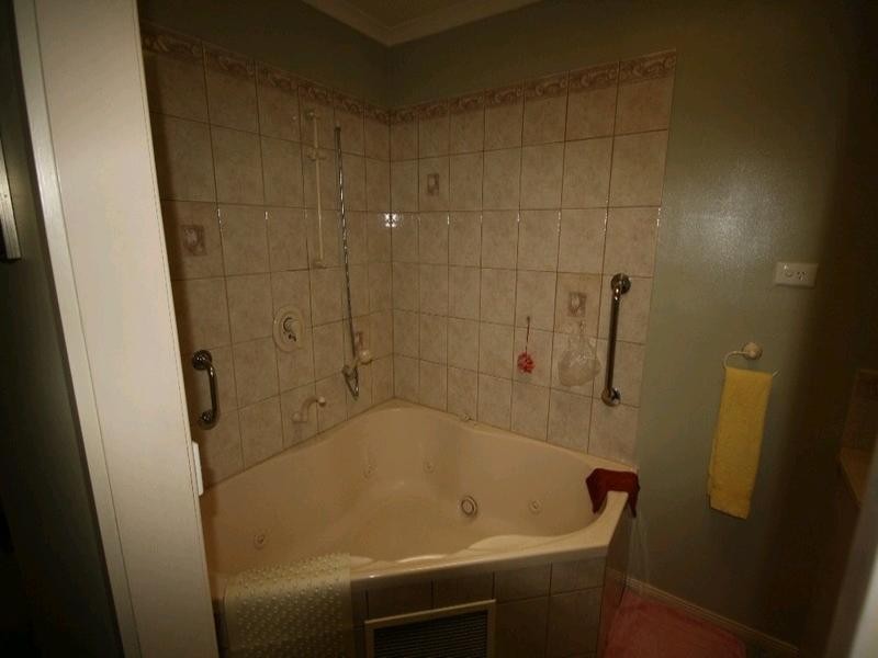 83 Queen Street, Rochester VIC 3561