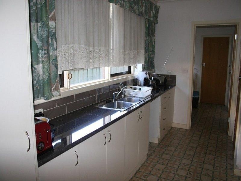 42 Victoria Street, Rochester VIC 3561