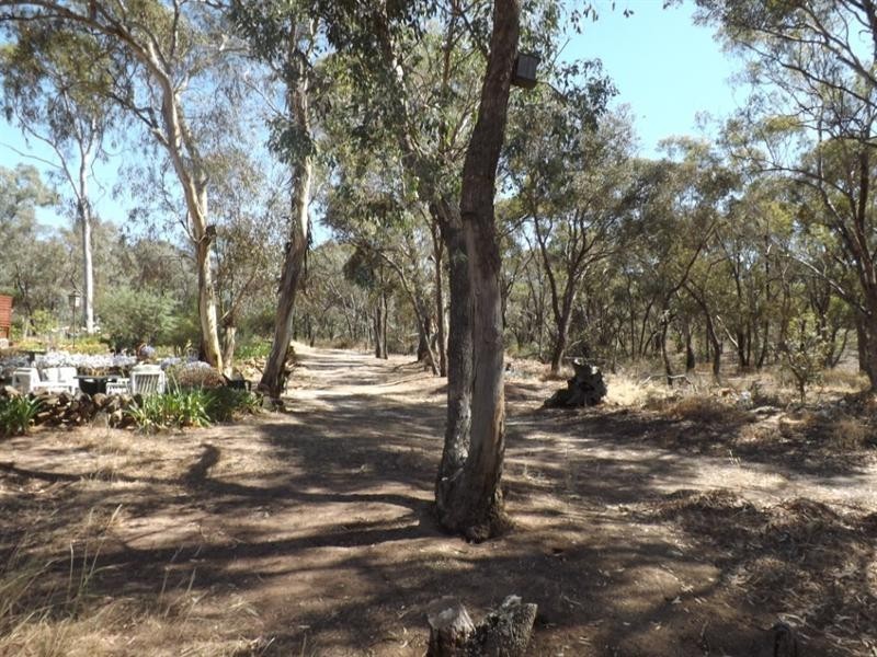 23-27 Inglewood Road, St Arnaud VIC 3478