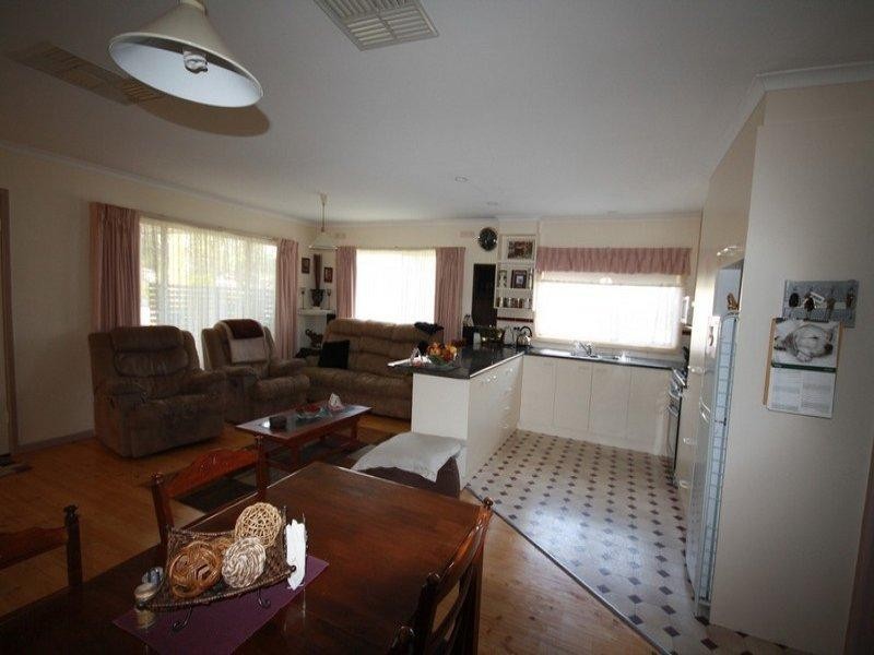 18 Baynes Street, Rochester VIC 3561