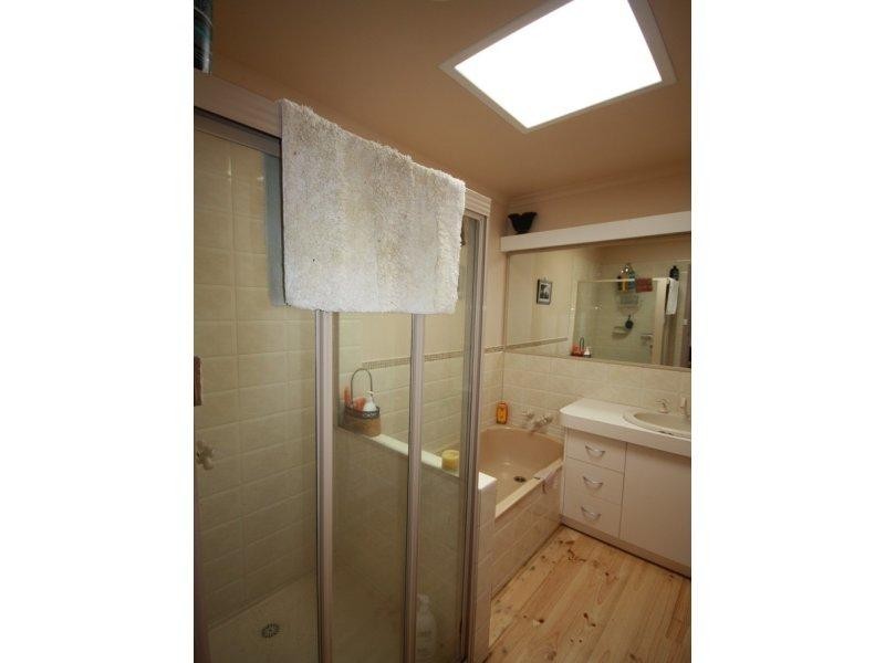 18 Baynes Street, Rochester VIC 3561