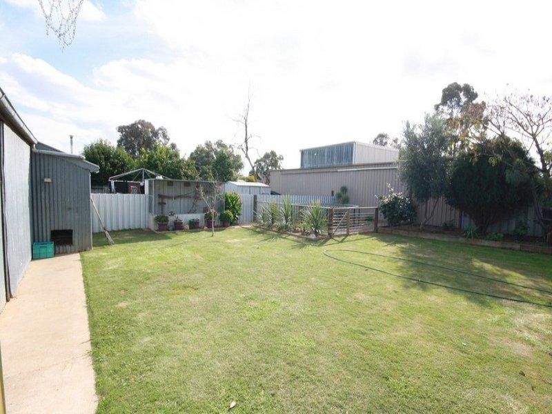 18 Baynes Street, Rochester VIC 3561