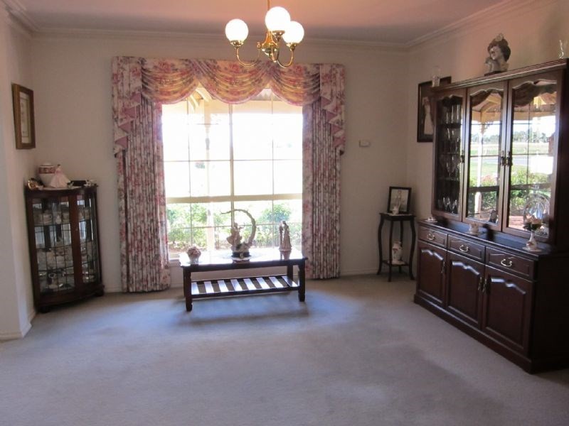 76 Pascoe Street, Rochester VIC 3561