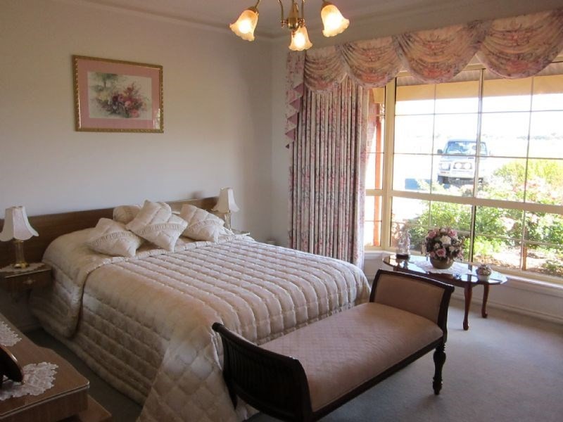 76 Pascoe Street, Rochester VIC 3561