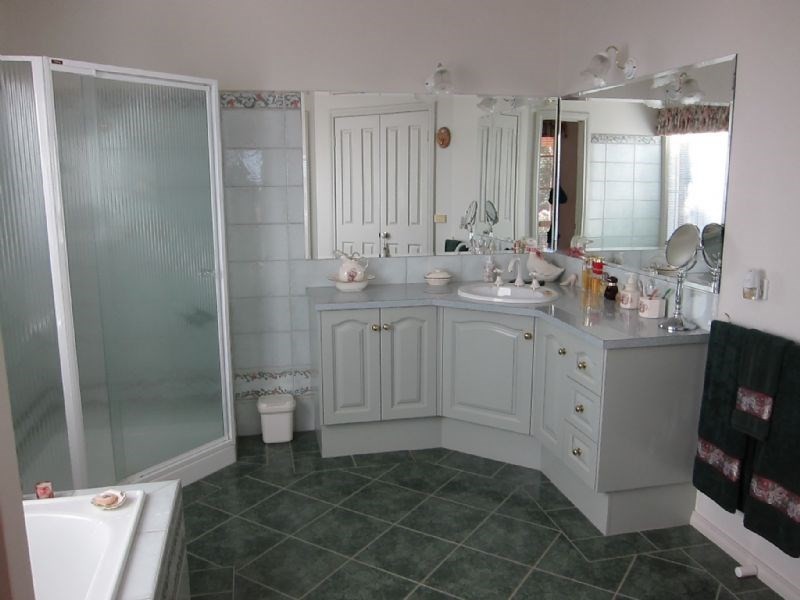 76 Pascoe Street, Rochester VIC 3561