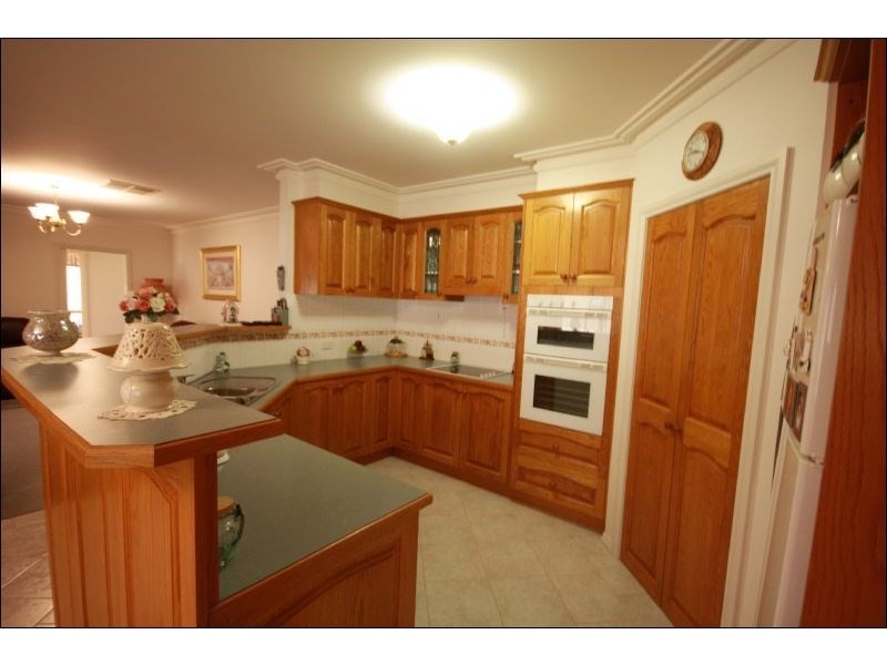 76 Pascoe Street, Rochester VIC 3561