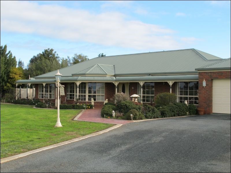 76 Pascoe Street, Rochester VIC 3561