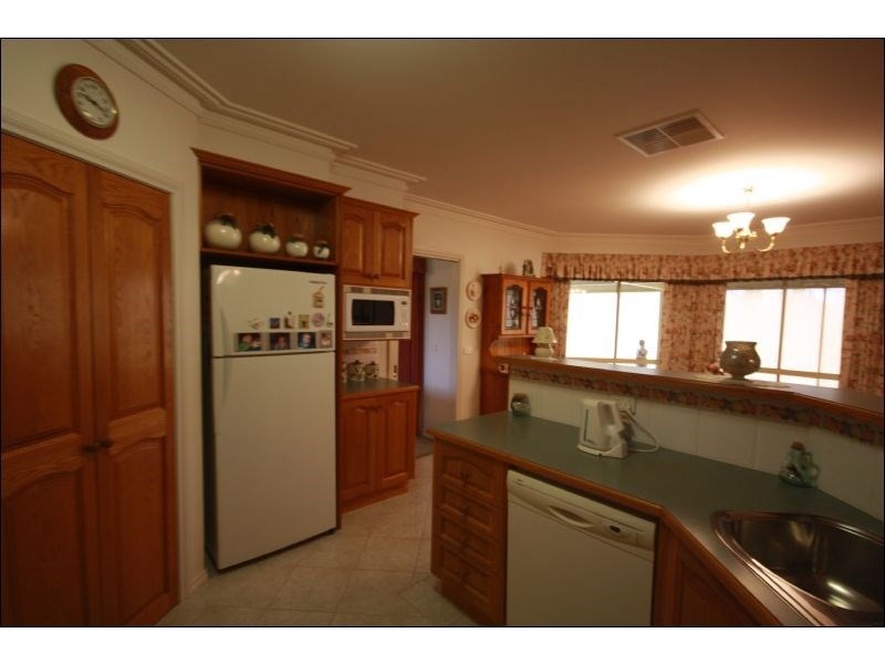 76 Pascoe Street, Rochester VIC 3561