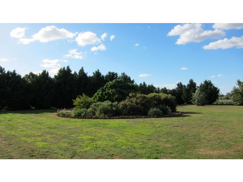 76 Pascoe Street, Rochester VIC 3561