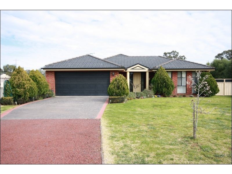 6 Baynes Street, Rochester VIC 3561