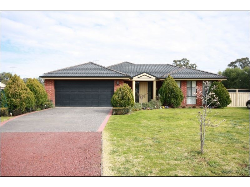6 Baynes Street, Rochester VIC 3561
