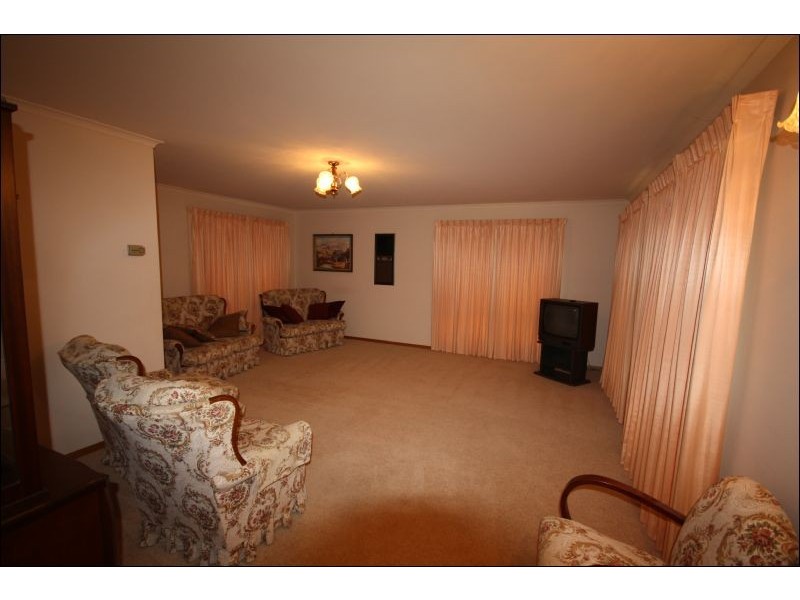 12 Mackay Street, Rochester VIC 3561