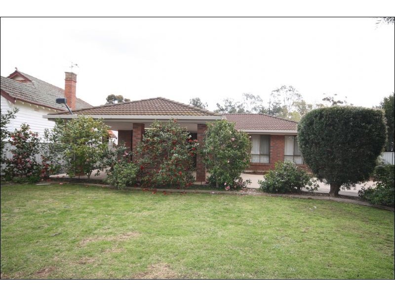 12 Mackay Street, Rochester VIC 3561