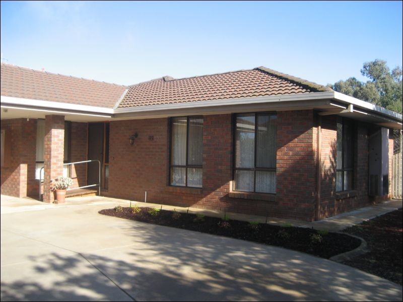 12 Mackay Street, Rochester VIC 3561