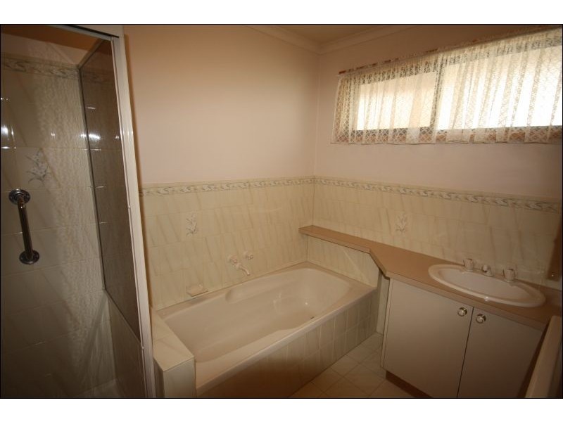 12 Mackay Street, Rochester VIC 3561