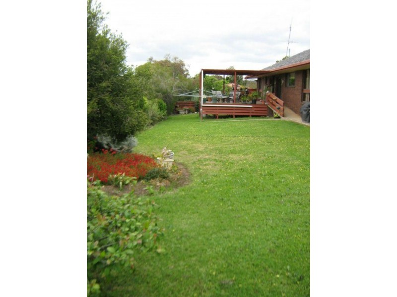 15 Charlton Road, St Arnaud VIC 3478