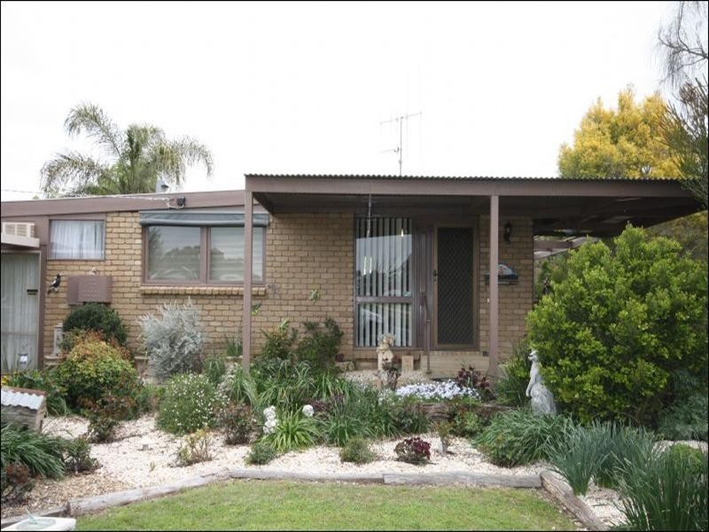100 Bayne Street, Rochester VIC 3561