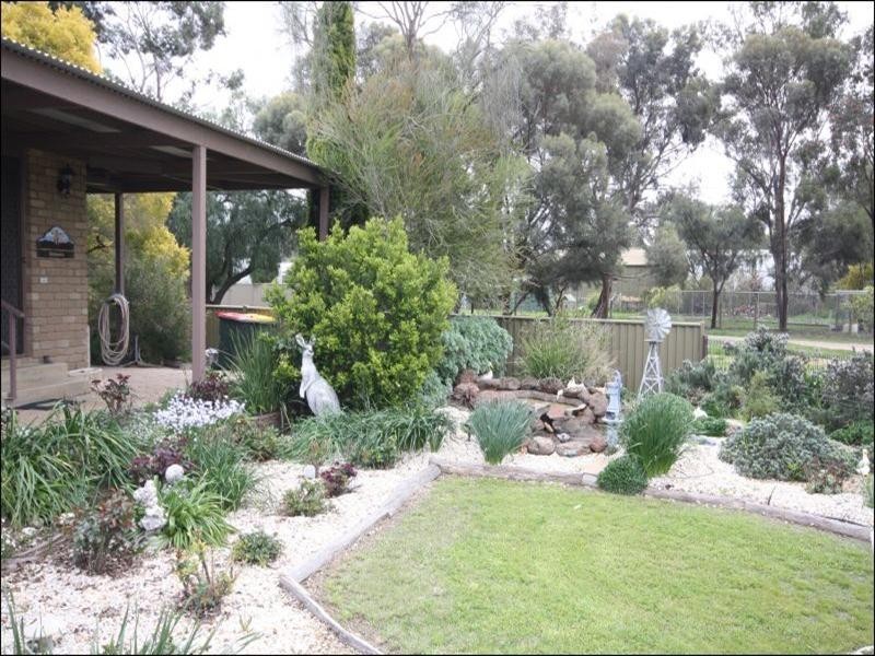 100 Bayne Street, Rochester VIC 3561