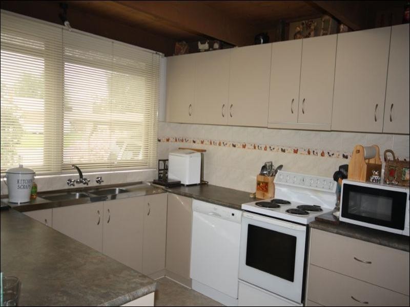 100 Bayne Street, Rochester VIC 3561