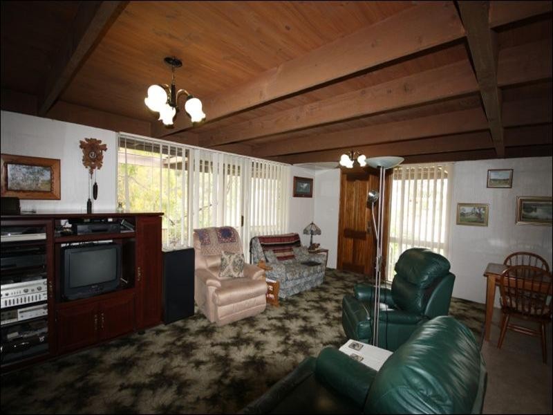 100 Bayne Street, Rochester VIC 3561