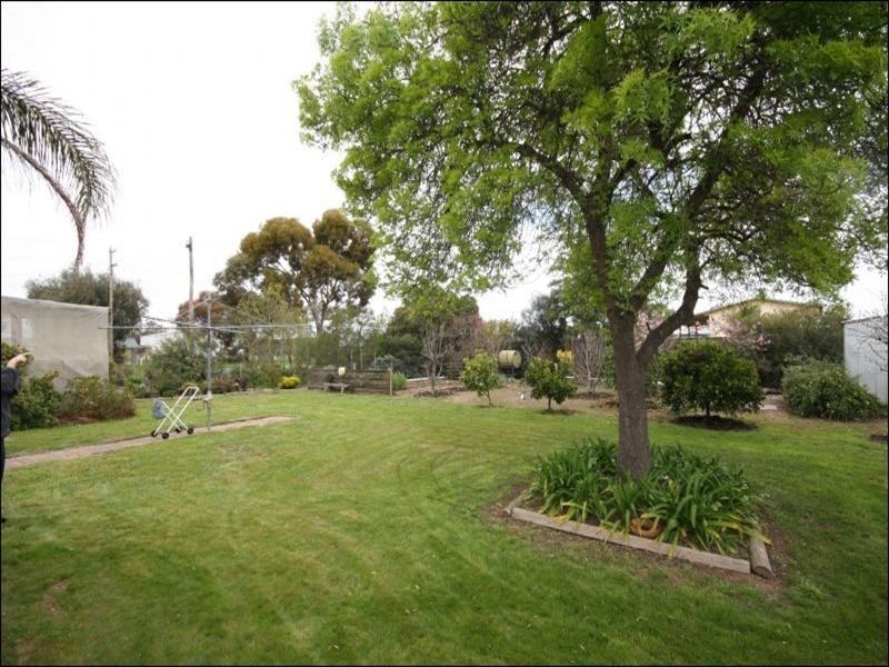 100 Bayne Street, Rochester VIC 3561