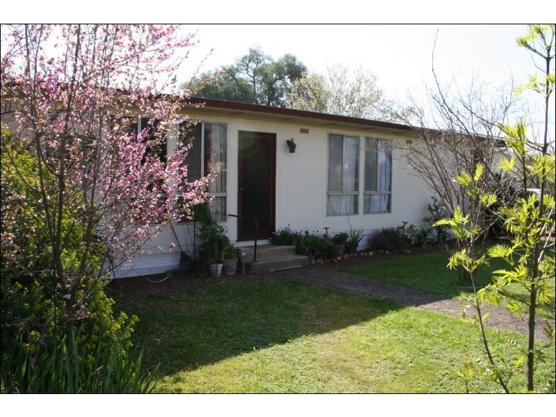 35 Simmie Street, Elmore VIC 3558