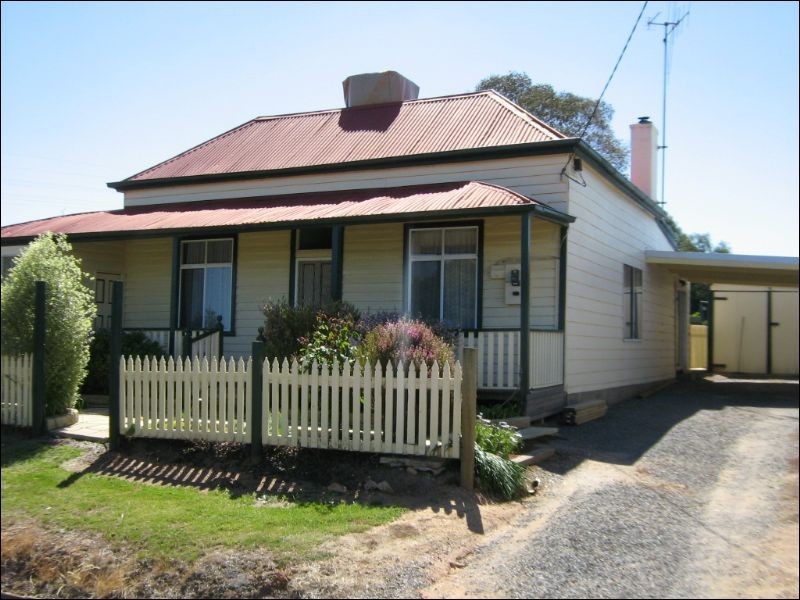 16 Raglan Street, St Arnaud VIC 3478