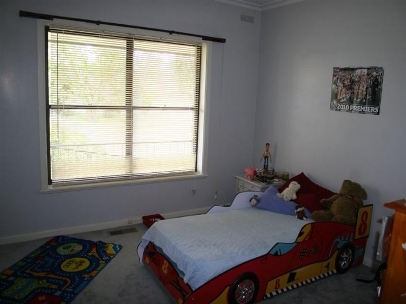 2 Reserve Street, Rochester VIC 3561