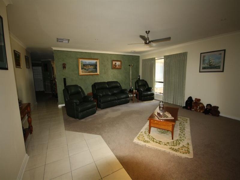 6 Railway Road, Rochester VIC 3561