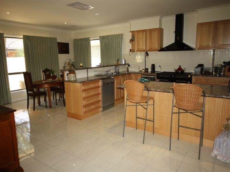 6 Railway Road, Rochester VIC 3561