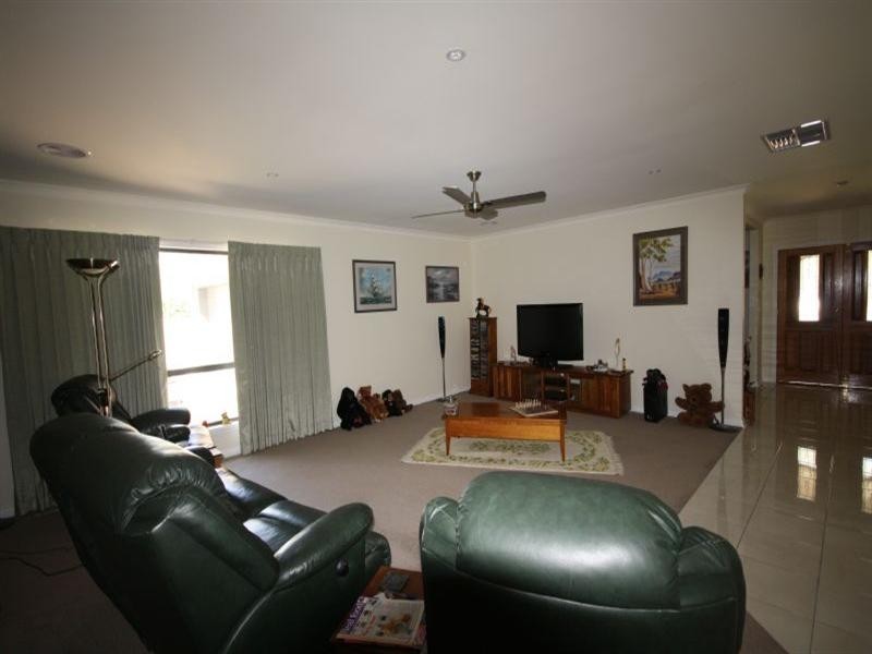 6 Railway Road, Rochester VIC 3561