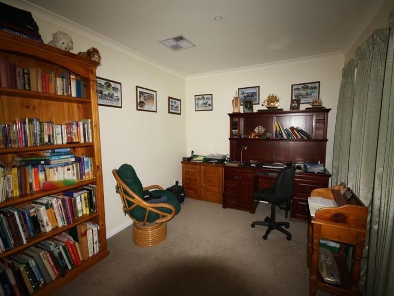 6 Railway Road, Rochester VIC 3561