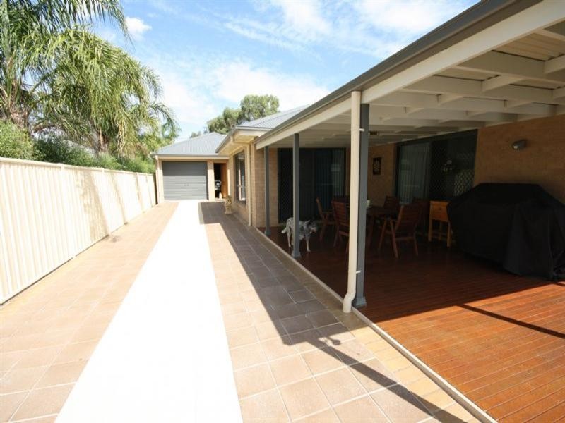 6 Railway Road, Rochester VIC 3561