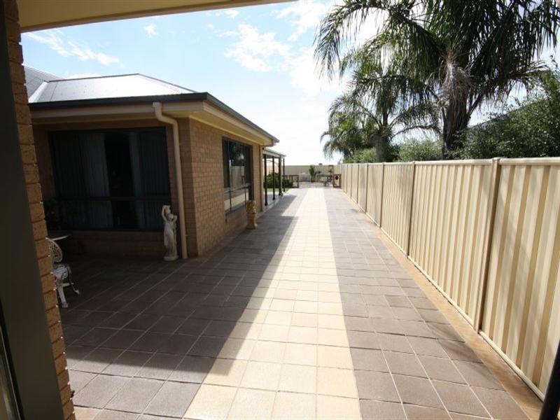 6 Railway Road, Rochester VIC 3561