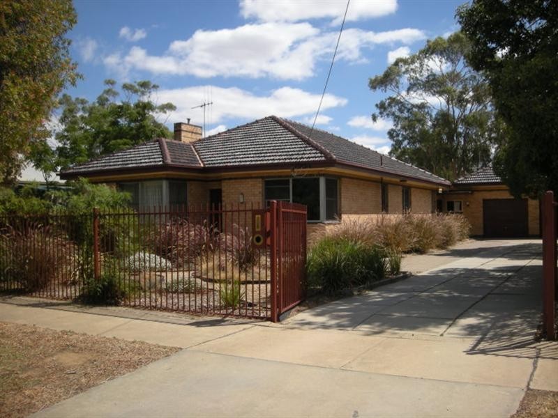 88 Victoria Street, Rochester VIC 3561