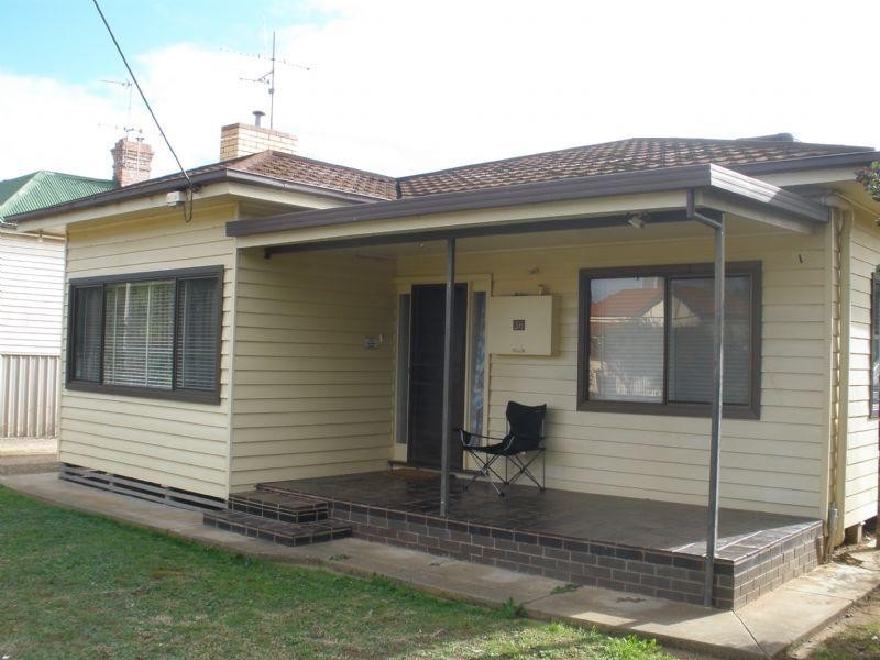 36 Dudley Street, Rochester VIC 3561