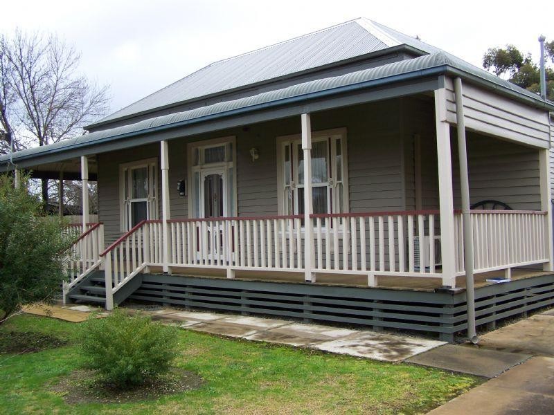 12 Dundas Street, St Arnaud VIC 3478