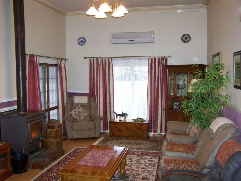 12 Dundas Street, St Arnaud VIC 3478